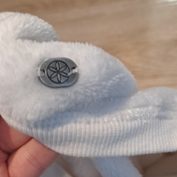 GAIAM Plush White Pullover - Picture 3 of 4